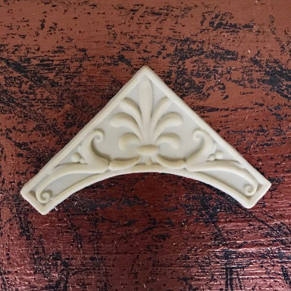 Corner - C7 Fleur de Lis (sold as a pair)